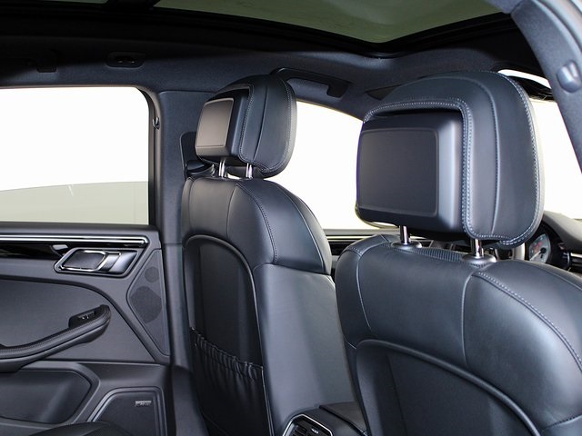 2025 Porsche Macan S photo 25