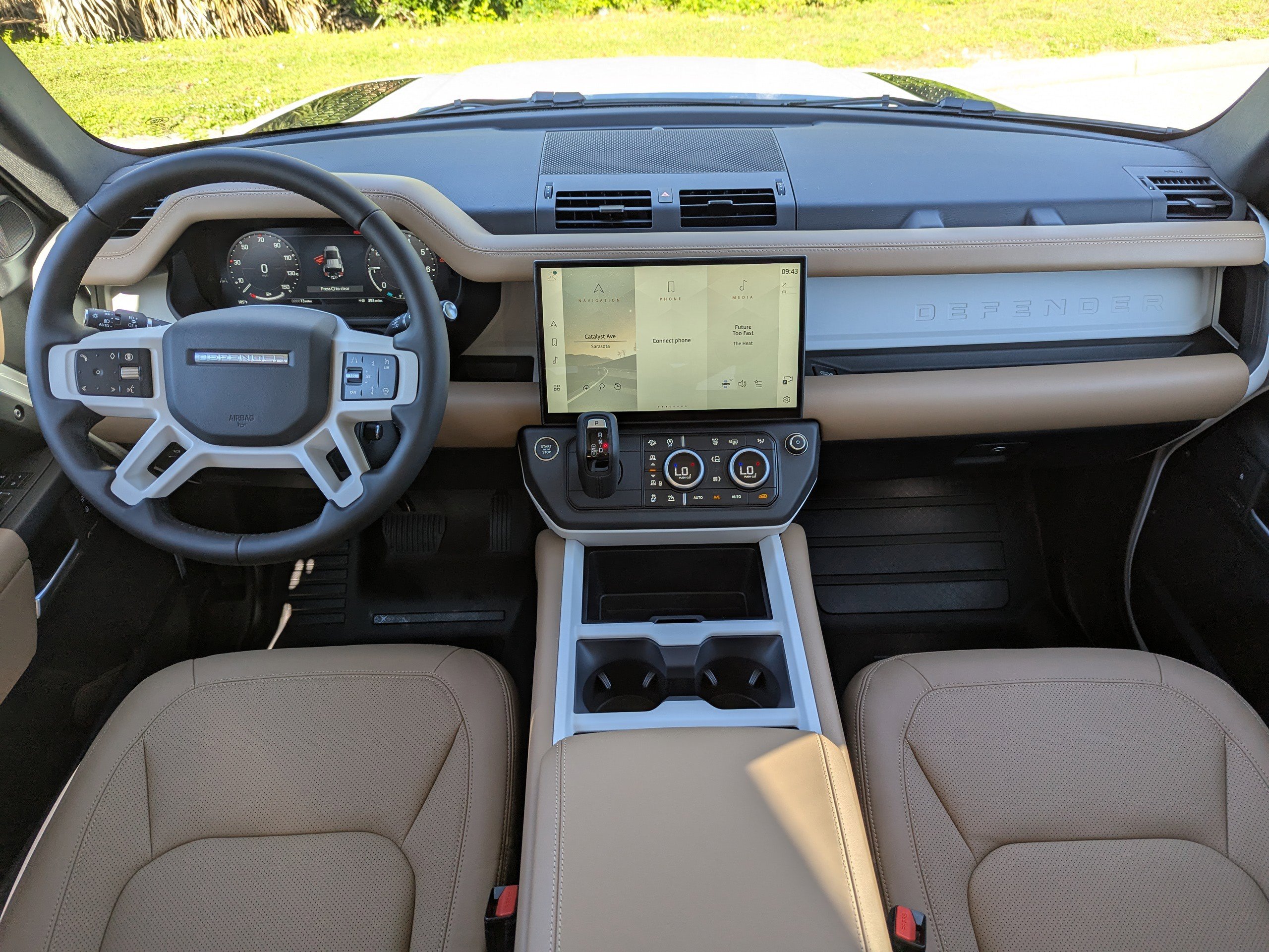 2026 Land Rover Defender 110 S photo 10