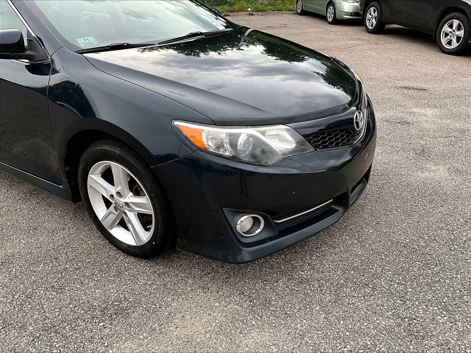 2014 Toyota Camry SE photo 4