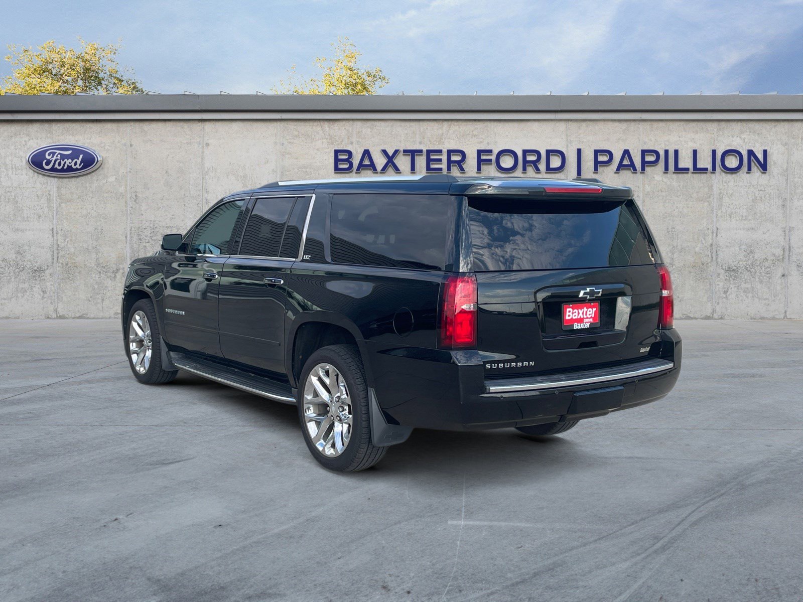 2016 Chevrolet Suburban LTZ photo 3