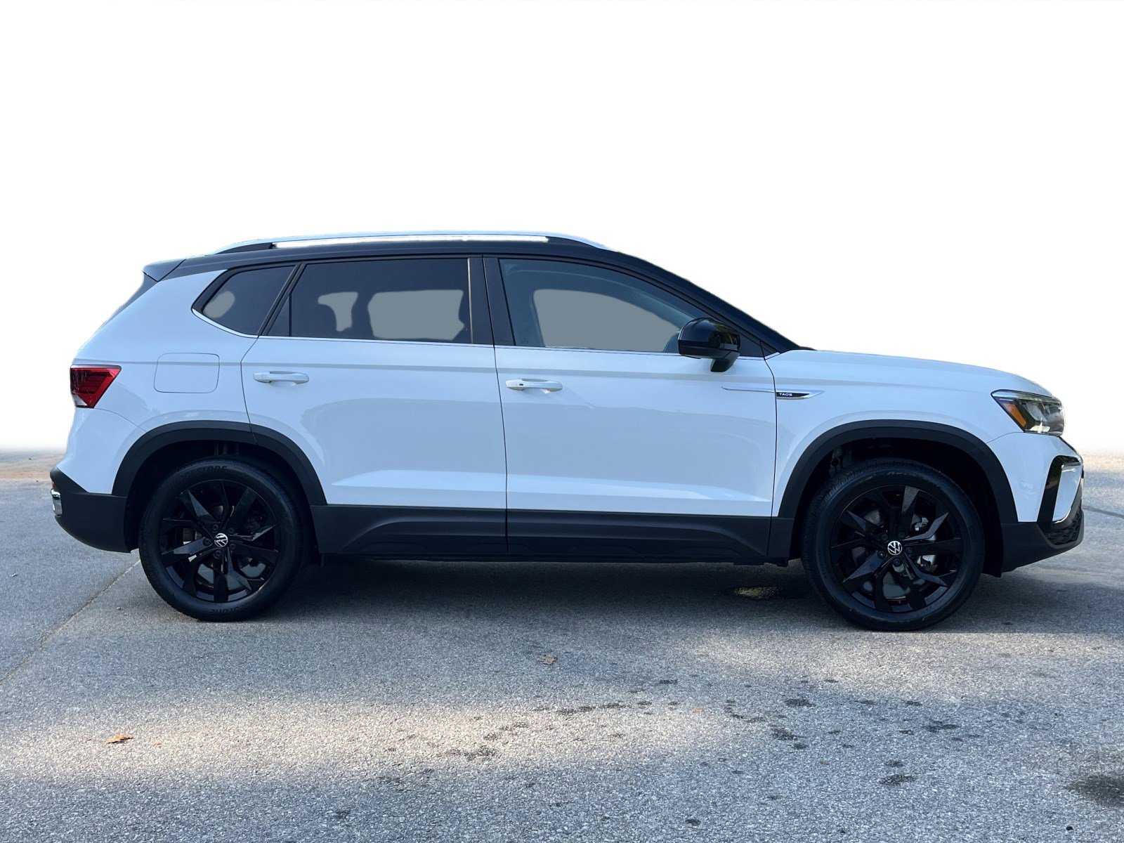 2023 Volkswagen Taos SE photo 4