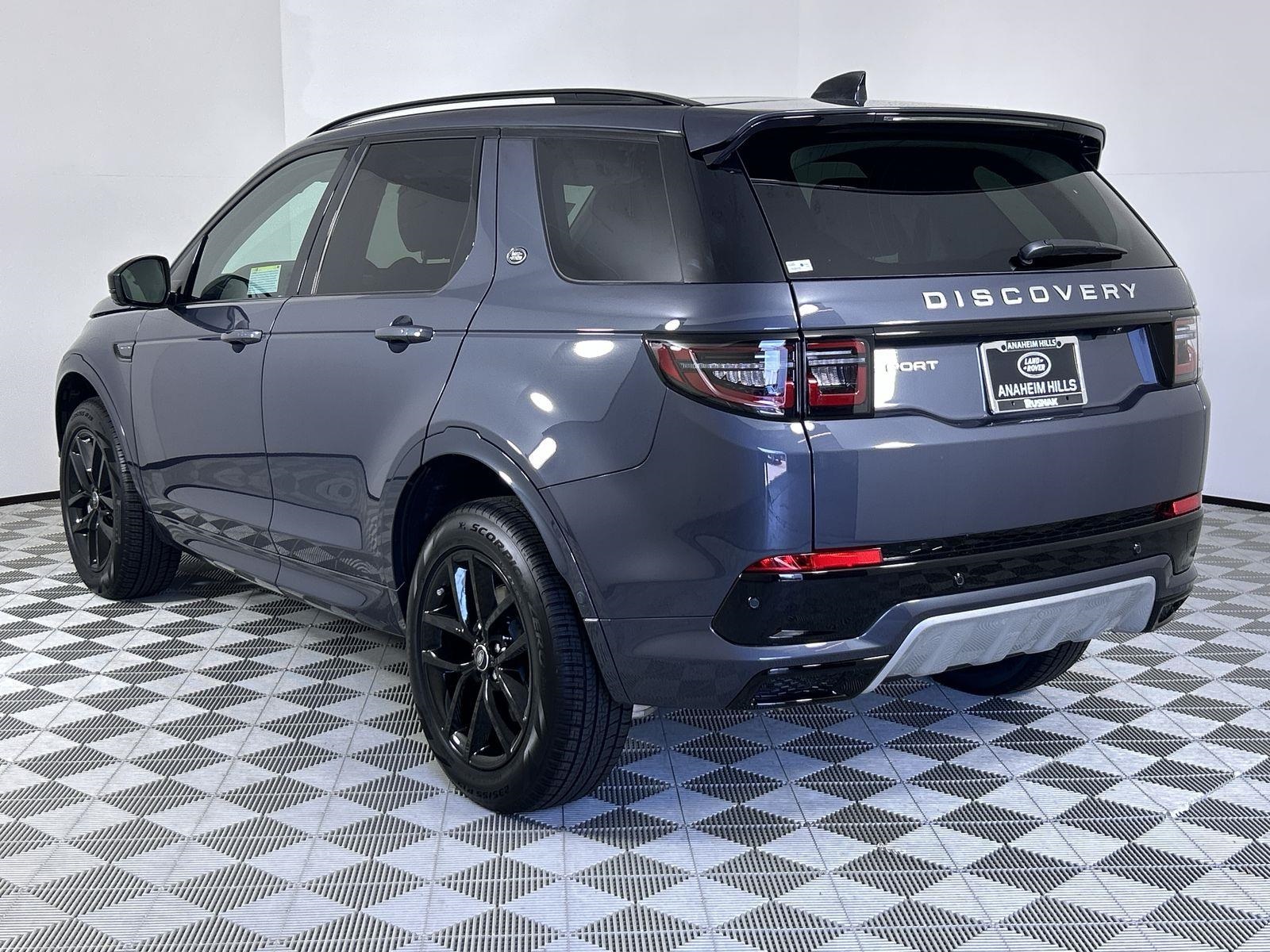 2025 Land Rover Discovery Sport S photo 3