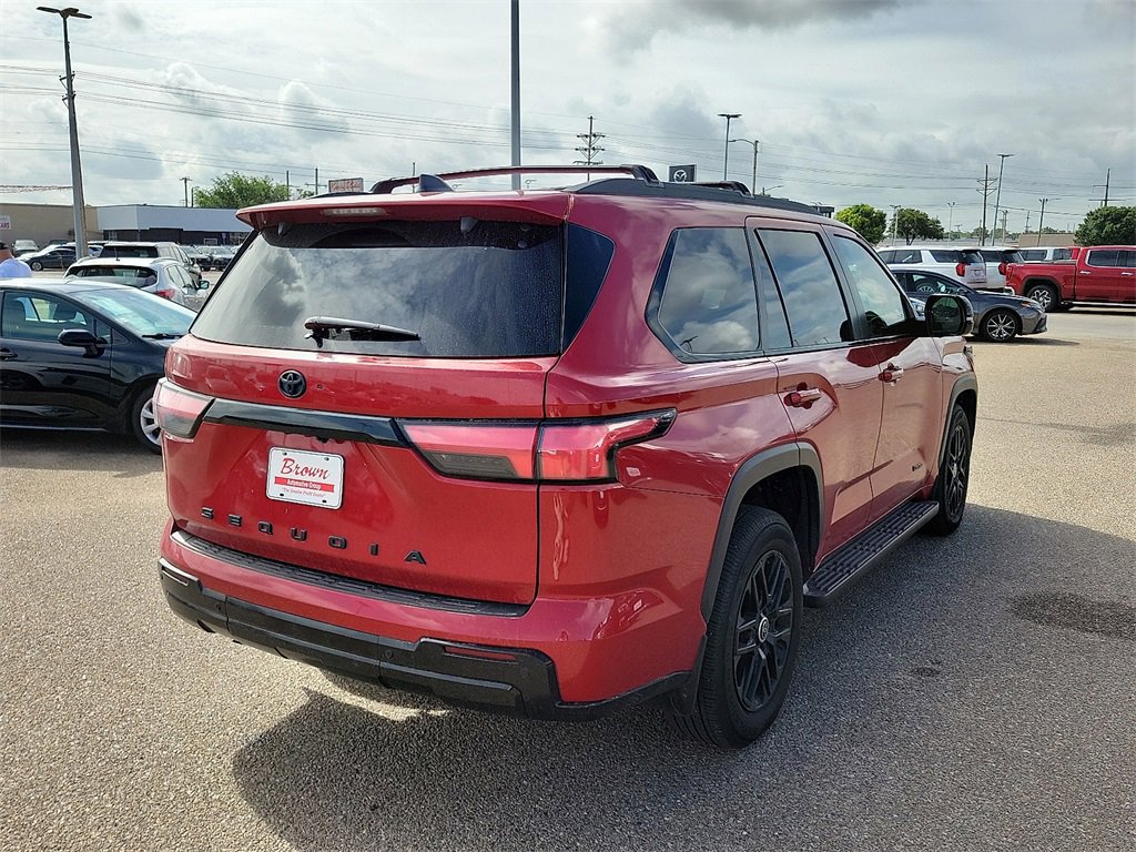 2024 Toyota Sequoia SR5 photo 10
