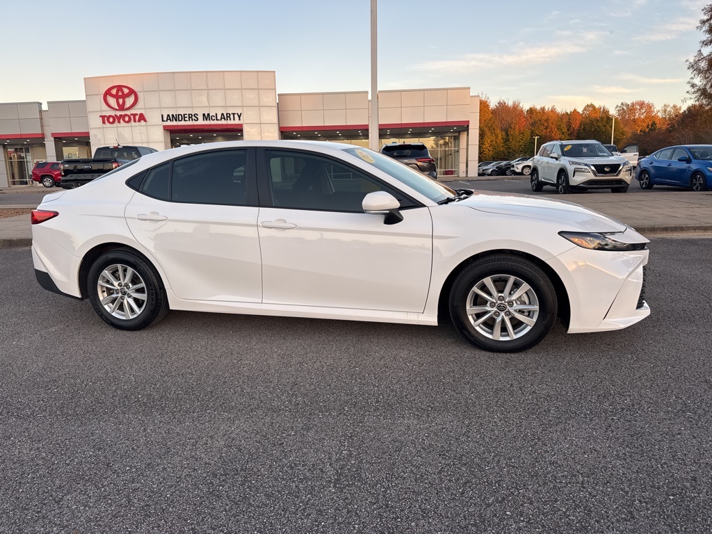 2025 Toyota Camry LE photo 2