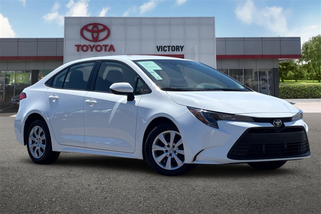 2023 Toyota Corolla LE photo 2