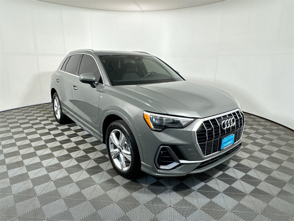 2022 Audi Q3 S line Premium photo 3