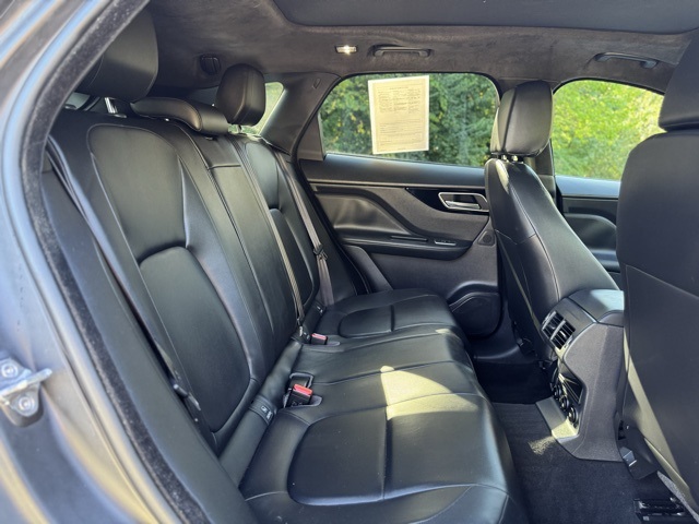 2019 Jaguar F-PACE Premium photo 19