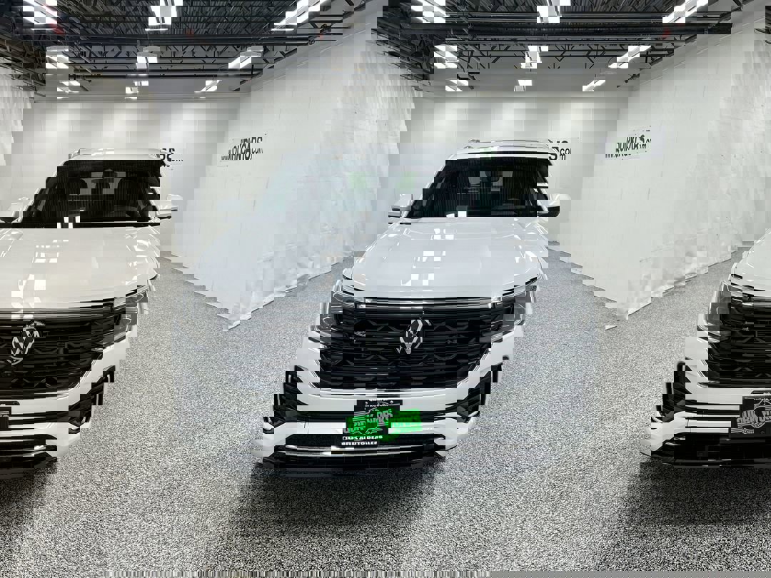 2026 Volkswagen Atlas Cross Sport SEL Premium R-Line photo 2