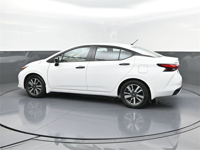 2025 Nissan Versa 1.6 S photo 3