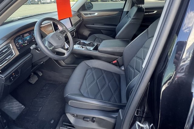 2024 Volkswagen Atlas SE Technology photo 2