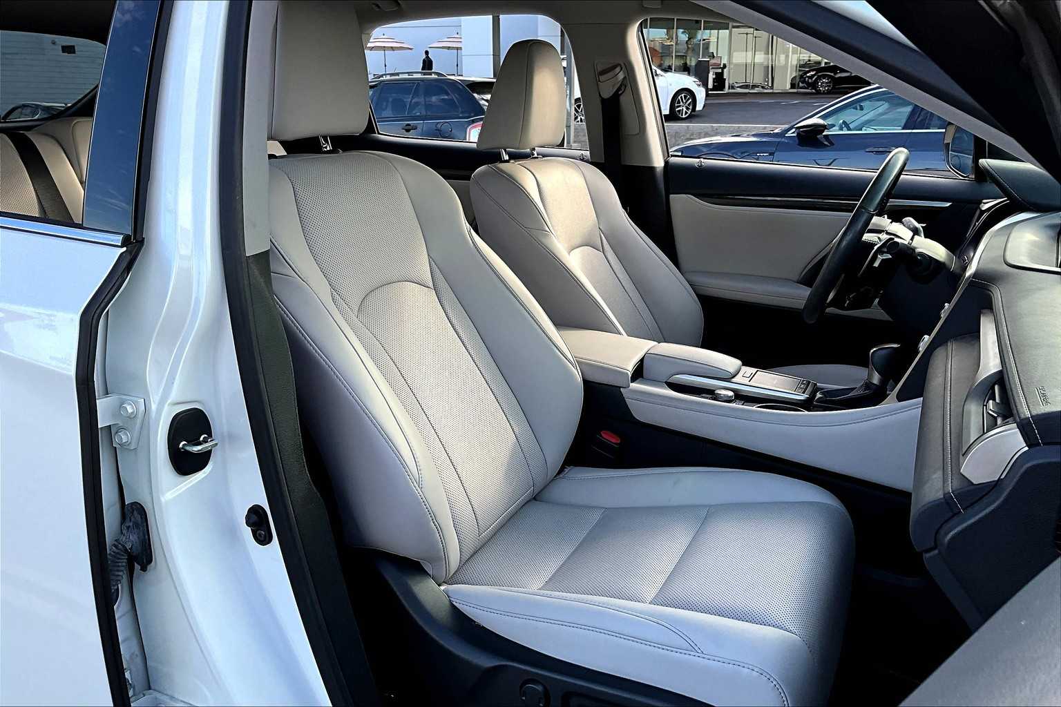 2022 Lexus RX photo 8