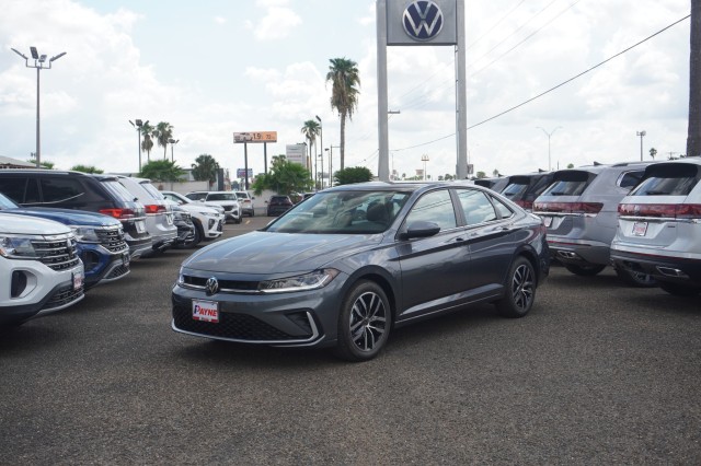 2025 Volkswagen Jetta SE's photo