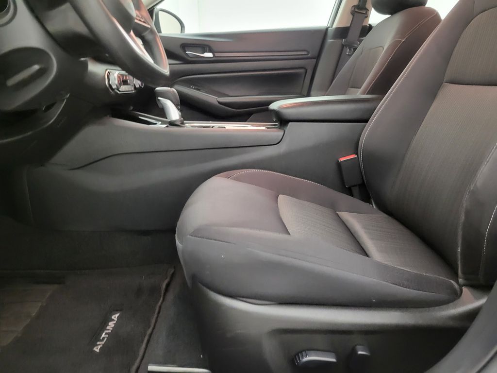2024 Nissan Altima 2.5 SV photo 2