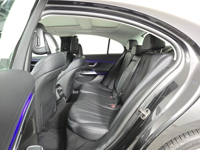 2025 Mercedes Benz E 350 4MATIC photo 4