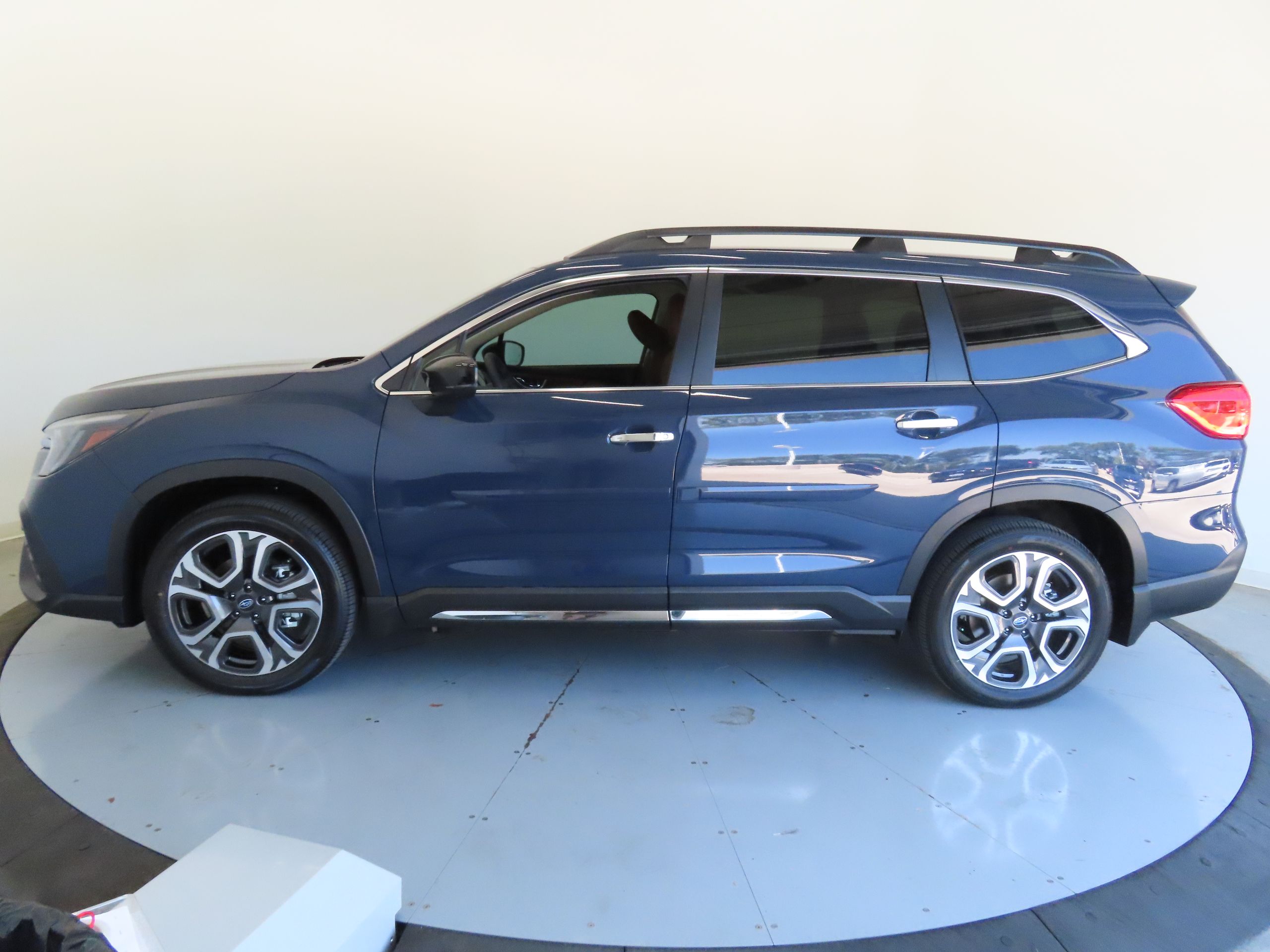 2025 Subaru Ascent Touring photo 6