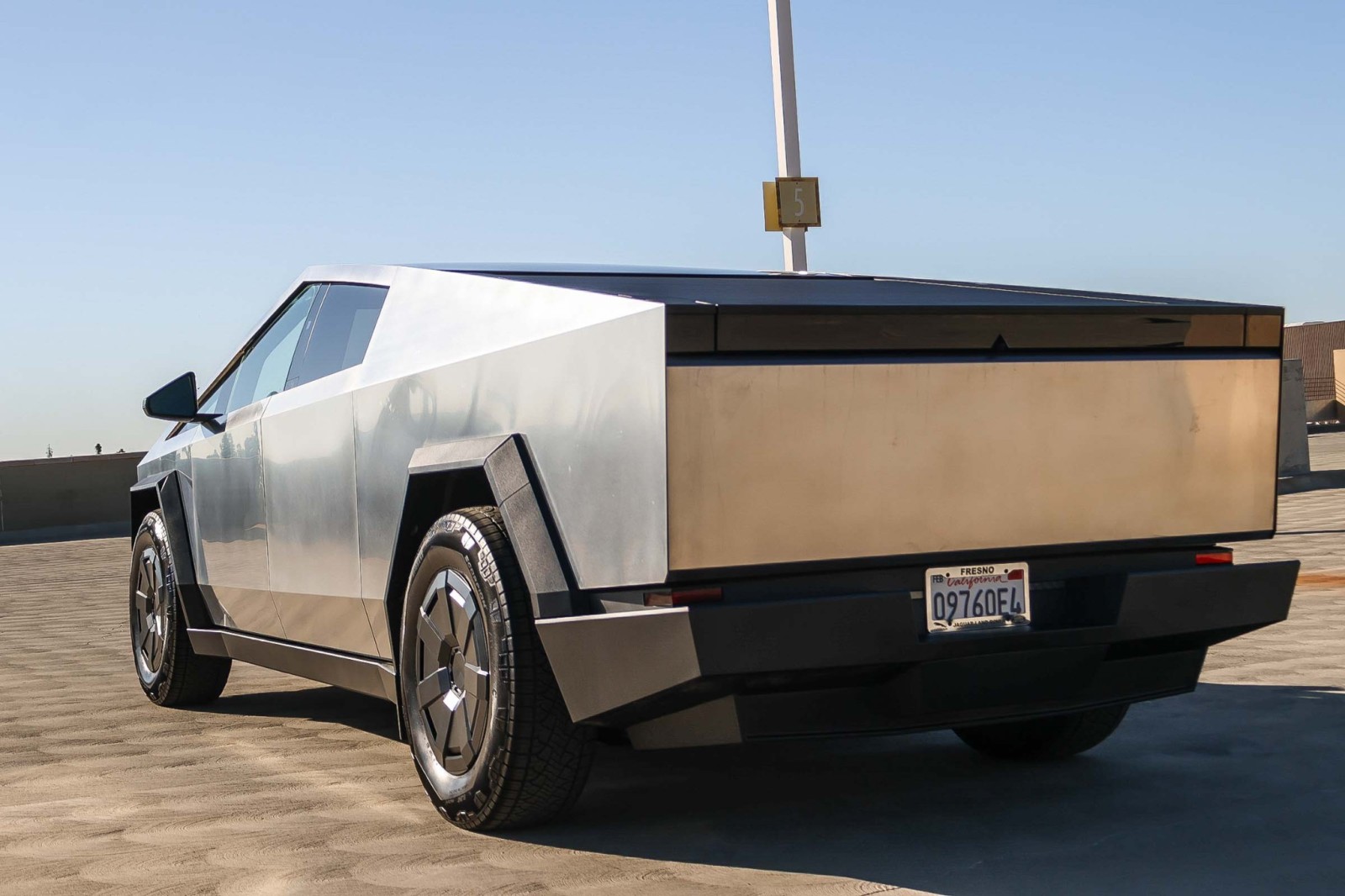 2025 Tesla Cybertruck photo 6