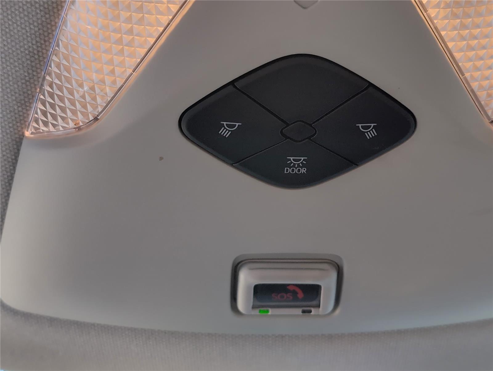 2021 Toyota C-HR LE photo 13