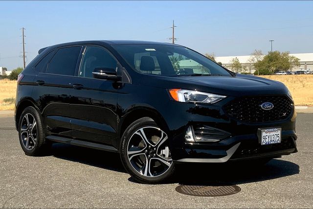 2022 Ford Edge ST photo 2