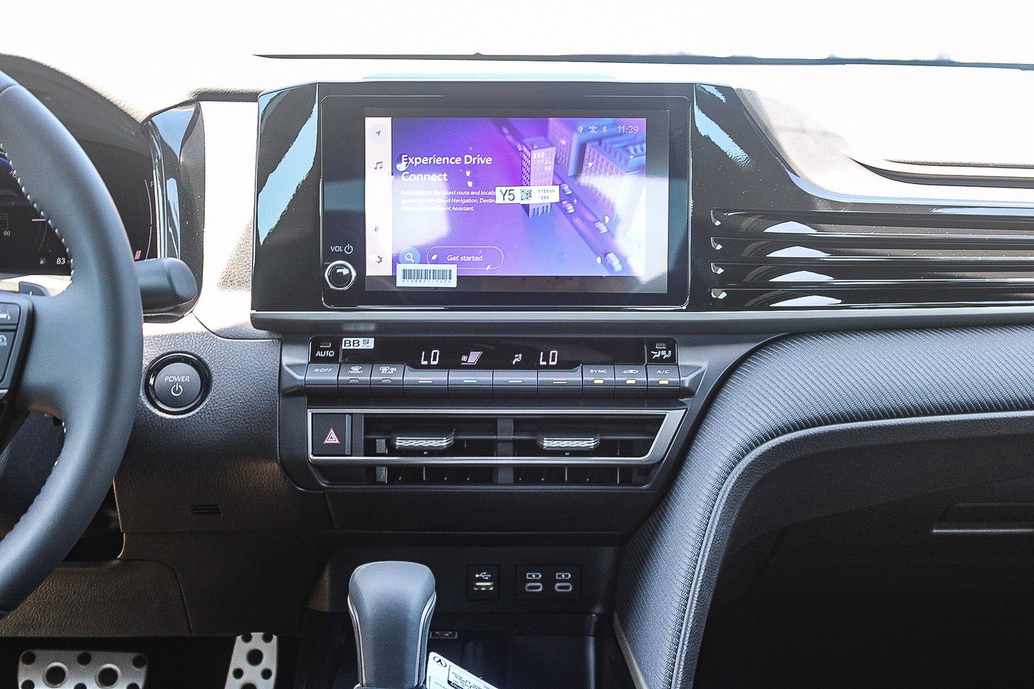 2025 Toyota Camry SE photo 14