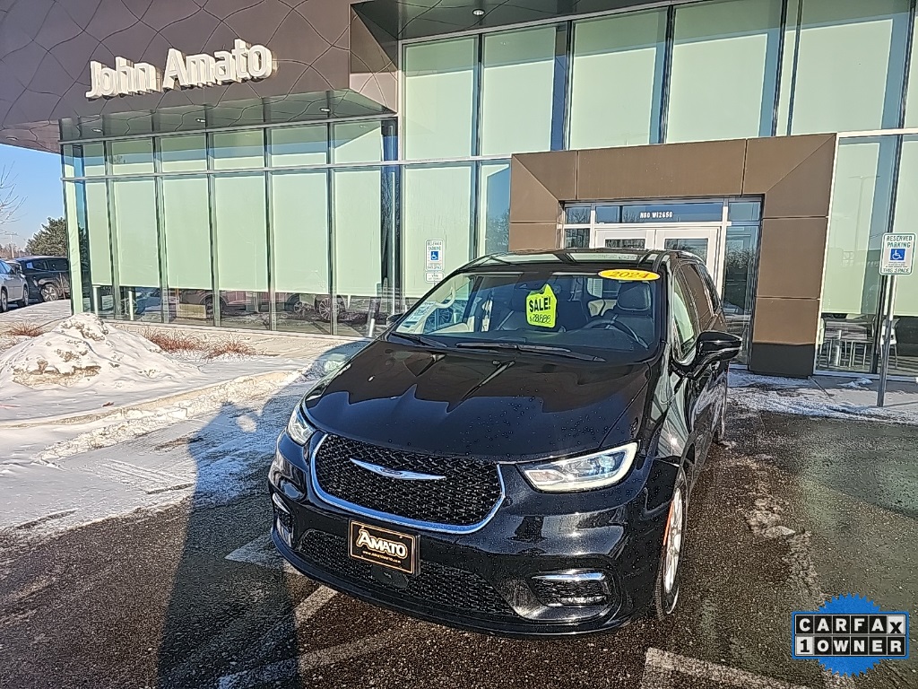 2024 Chrysler Pacifica Touring L's photo