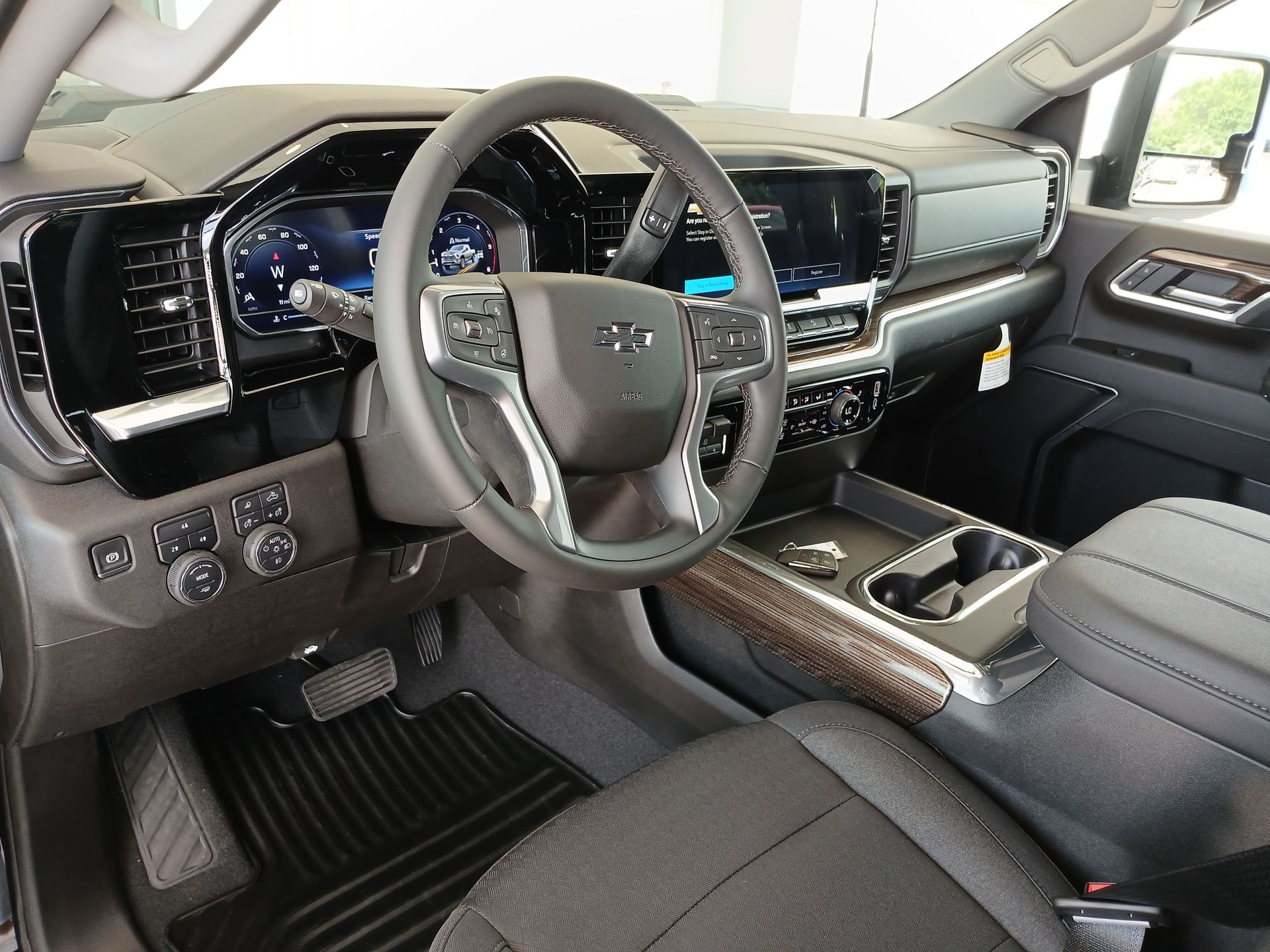 2025 Chevrolet Silverado 2500HD LT photo 9
