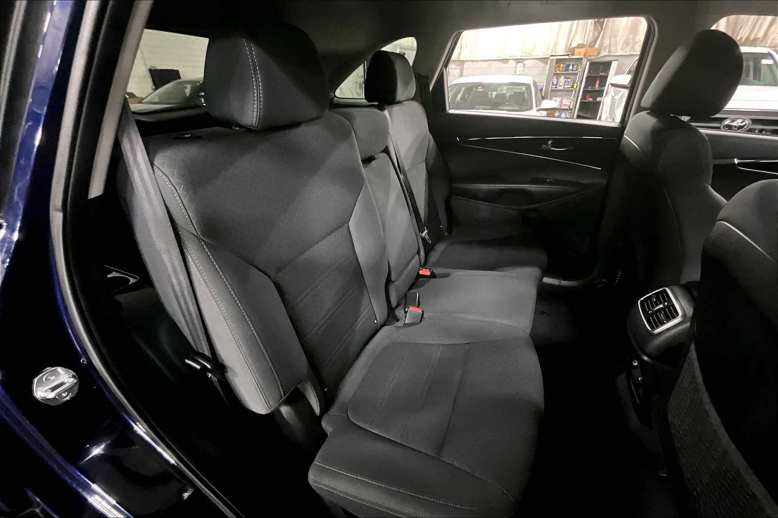 2020 Kia Sorento LX photo 18
