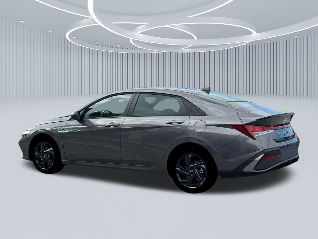 2026 Hyundai Elantra SEL Sport photo 4