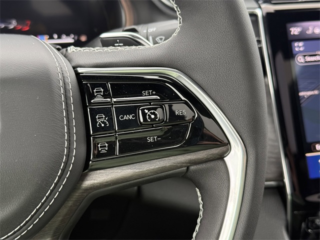 2025 Jeep Grand Cherokee Overland photo 12