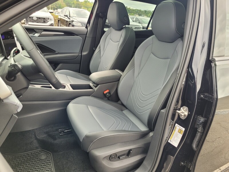 2025 Volkswagen Tiguan SE R-Line Black photo 4