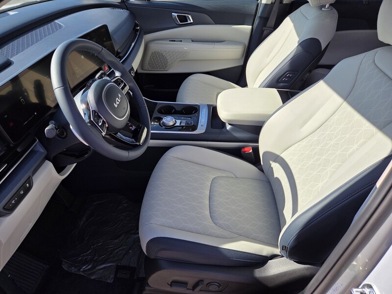 2026 Kia Carnival EX photo 6