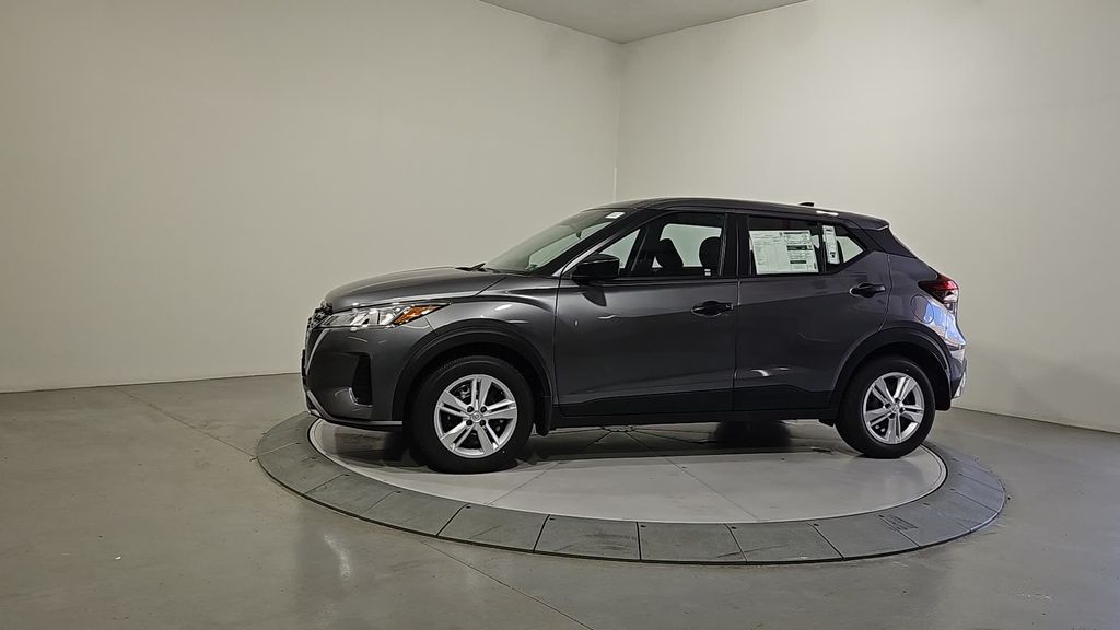 2025 Nissan Kicks Play S photo 2