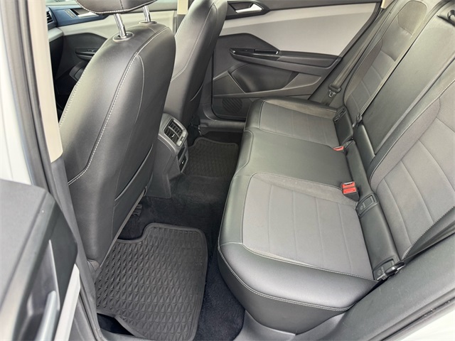2022 Volkswagen Taos SE photo 8