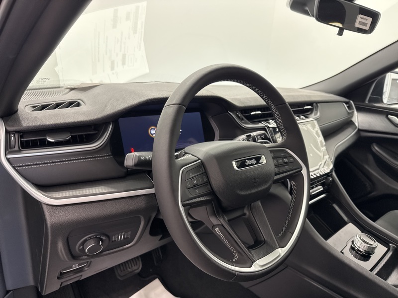 2025 Jeep Grand Cherokee Laredo X photo 21