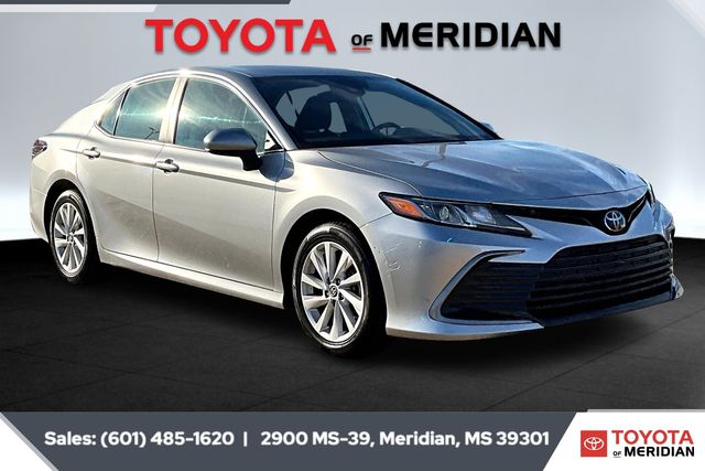 2023 Toyota Camry LE's photo