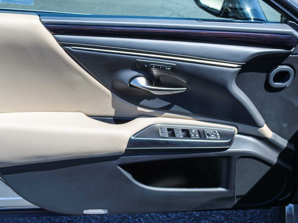 2020 Lexus ES 350 Premium photo 21