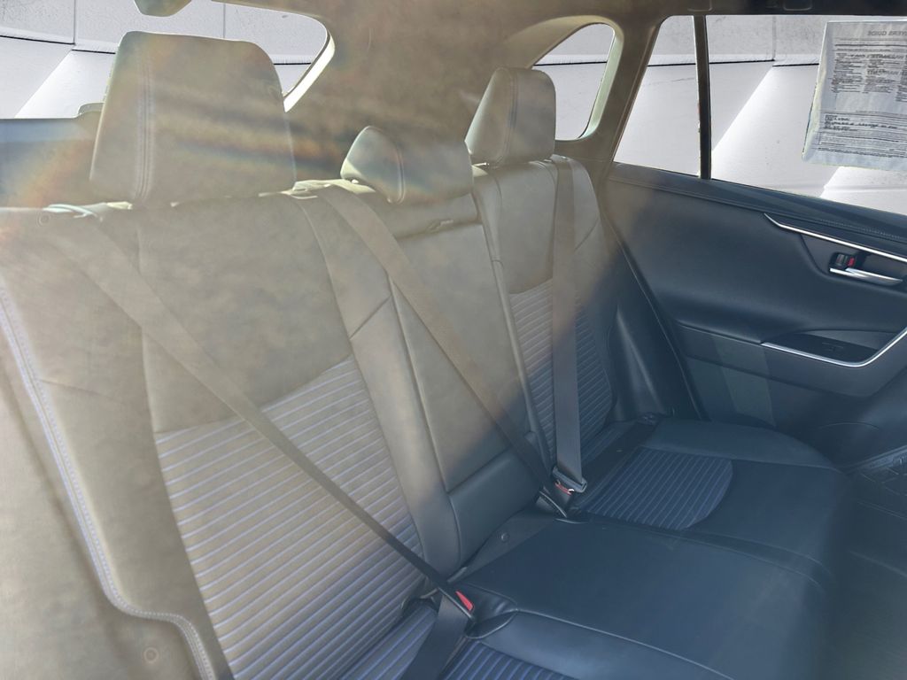 2020 Toyota RAV4 Hybrid XSE photo 15
