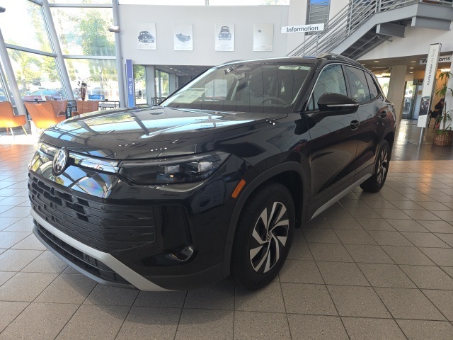 2025 Volkswagen Tiguan S photo 3