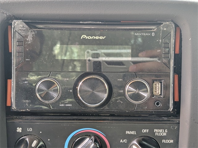 1998 Ford F-150 XL photo 19