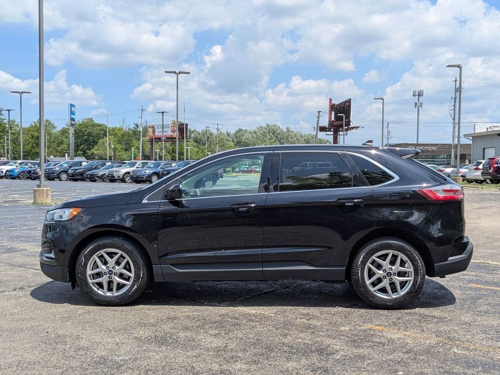 2022 Ford Edge SEL photo 2
