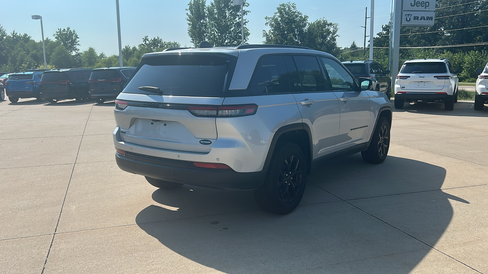2024 Jeep Grand Cherokee Altitude X photo 3