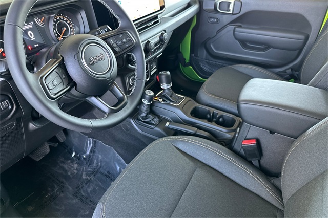 2025 Jeep Gladiator Sport S photo 2