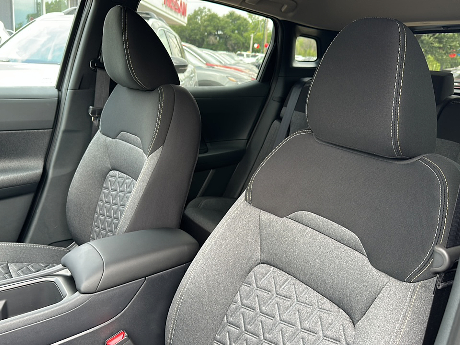 2025 Nissan Kicks SV photo 4