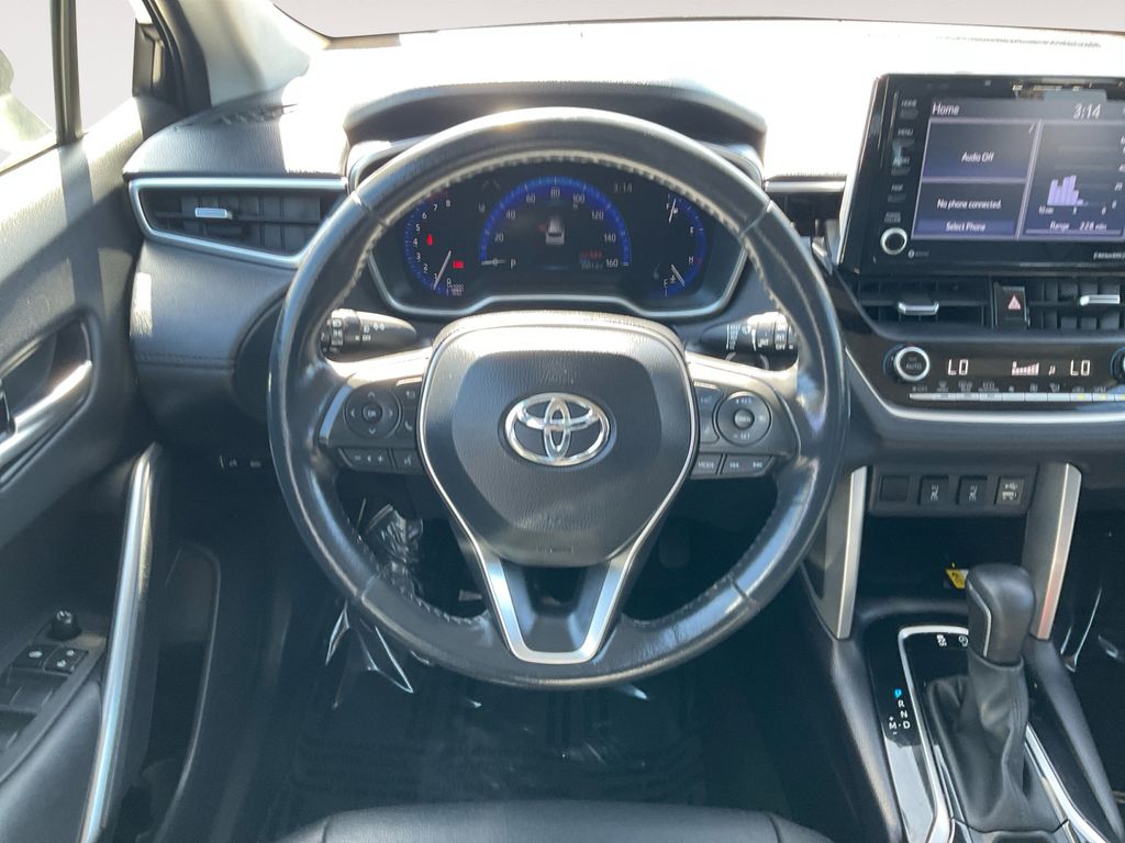 2022 Toyota Corolla Cross XLE photo 13