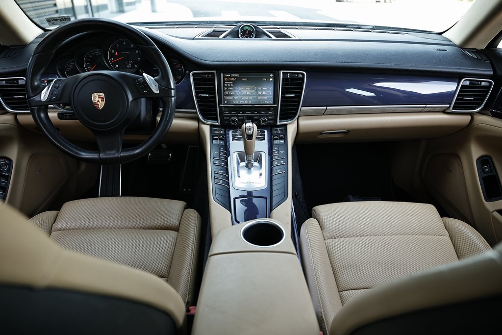 2015 Porsche Panamera Base photo 29