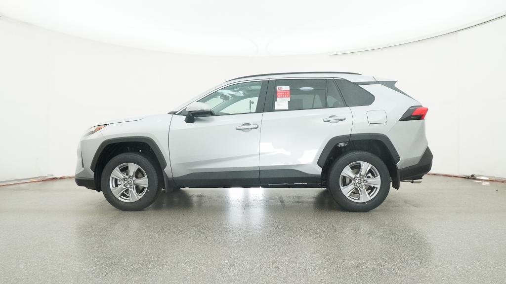 2025 Toyota RAV4 XLE photo 24