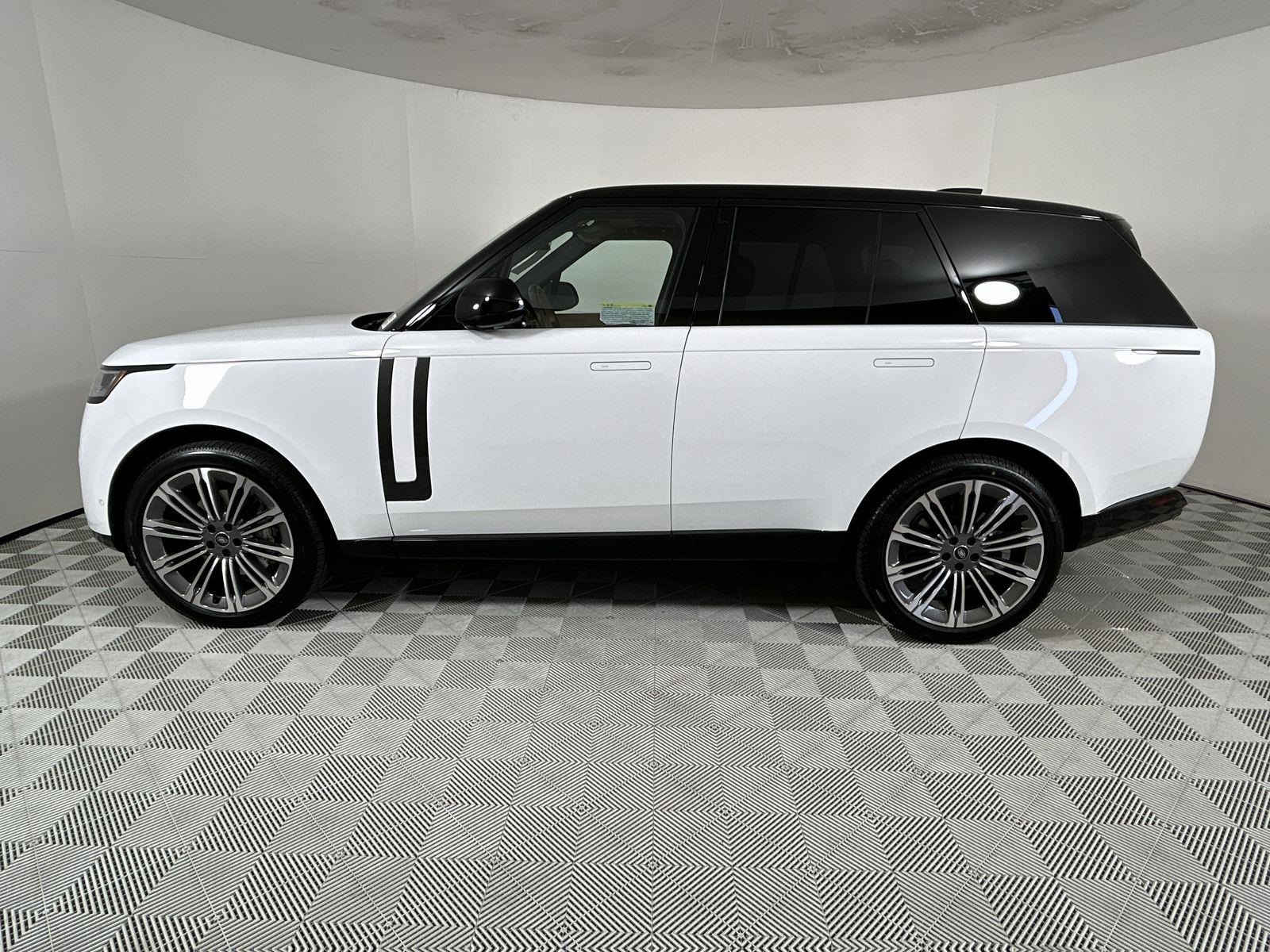 2025 Land Rover Range Rover SE photo 2