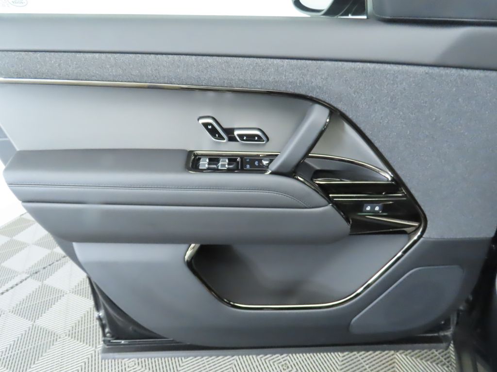 2025 Land Rover Range Rover Sport SE photo 19