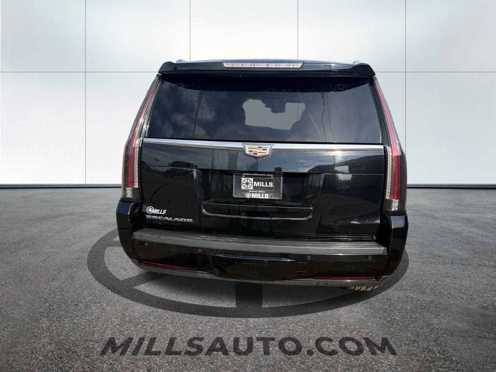 2015 Cadillac Escalade Luxury photo 4