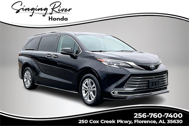 2022 Toyota Sienna Platinum's photo