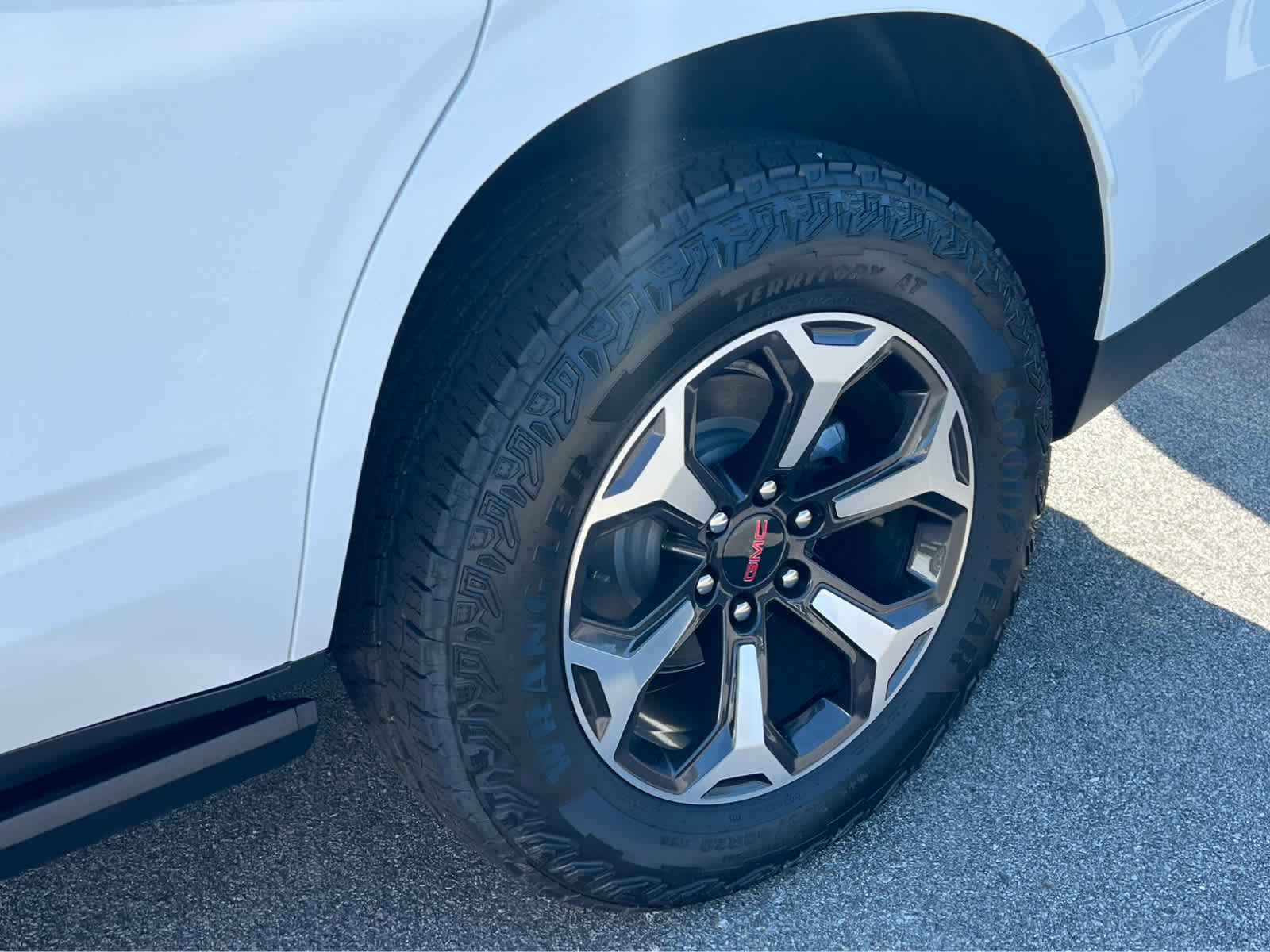 2025 Gmc Yukon AT4 Ultimate photo 3